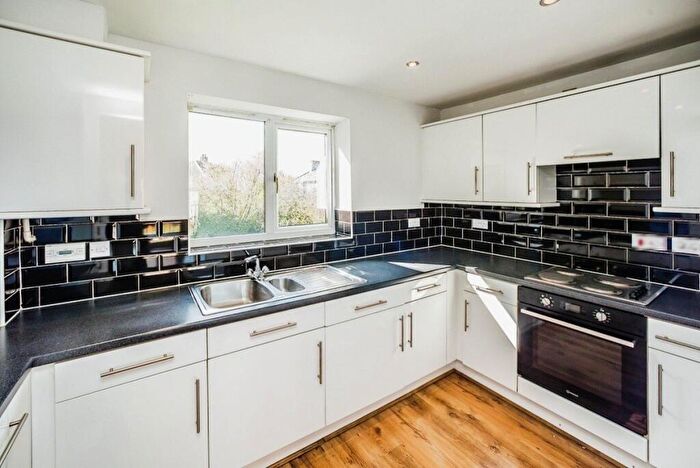 2 Bedroom Apartment To Rent In Greenlea Court, Huddersfield, HD5
