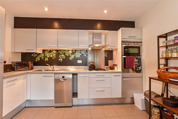 2 Bedroom Flat For Sale In Hornbeam Road, Reigate, Surrey, RH2