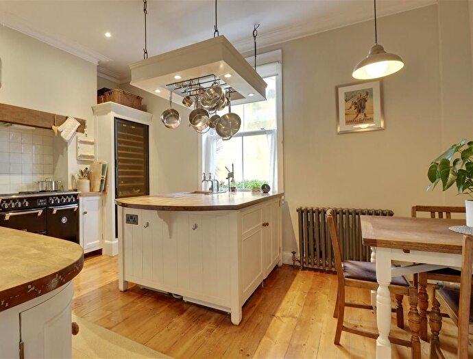 4 Bedroom Semi-Detached House For Sale In Duncan Road, Southsea, PO5