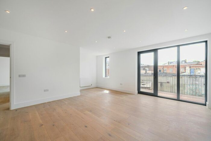 3 Bedroom Flat To Rent In Tamworth Place, Croydon, CR0