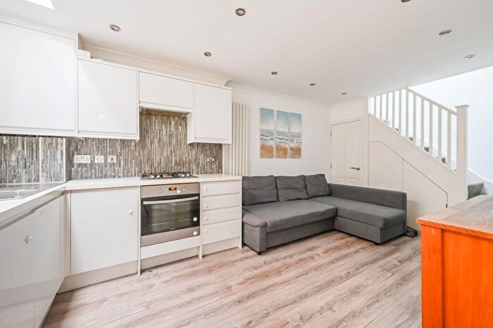 2 Bedroom Flat To Rent In High Road, , Turnpike Lane, London, N22