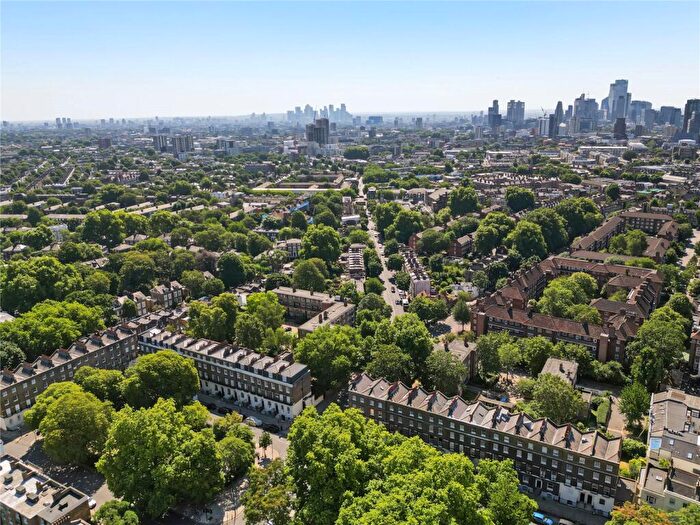 2 Bedroom Maisonette For Sale In Canonbury Square, London, N1