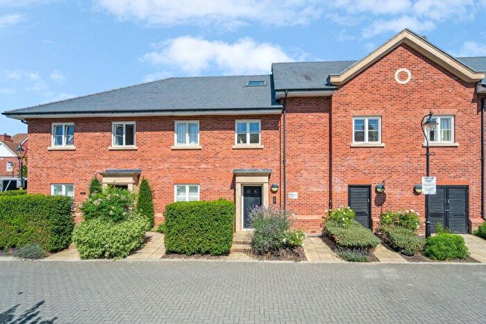 2 Bedroom Flat For Sale In Portland Crescent, Marlow, Buckinghamshire, SL7