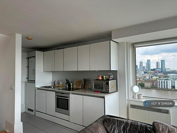 2 Bedroom Flat To Rent In Aragon Tower, London, SE8
