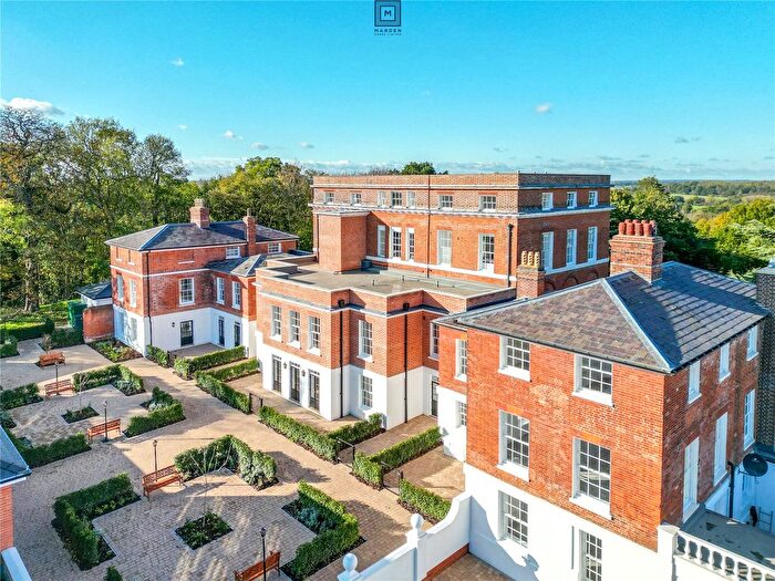2 Bedroom Flat For Sale In Dark Lane, Great Warley, Brentwood, Essex, CM14