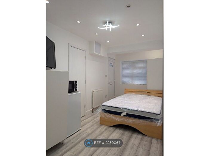 Studio To Rent In Prospect Road, Woodford Green, IG8