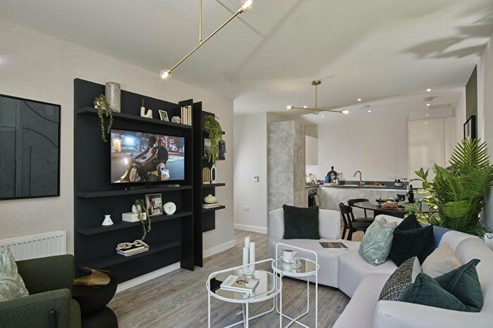 2 Bedroom Apartment For Sale In Beaumont Manor, Hemel Hempstead, HP2