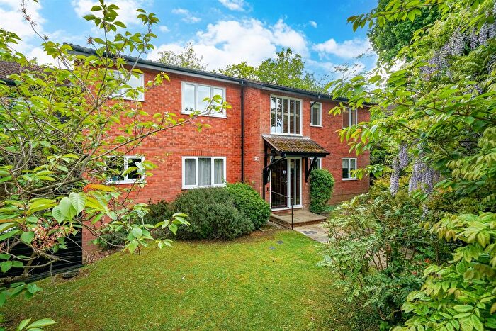 2 Bedroom Flat For Sale In Battlefield Road, St. Albans, AL1