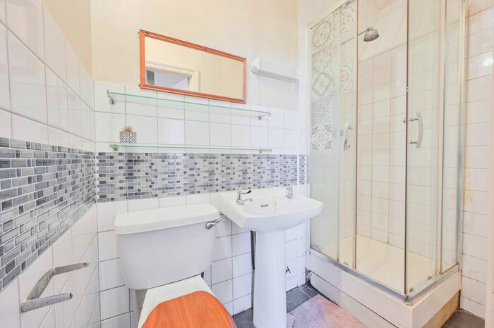 4 Bedroom Maisonette To Rent In Pennard Road, Shepherd's Bush, London, W12