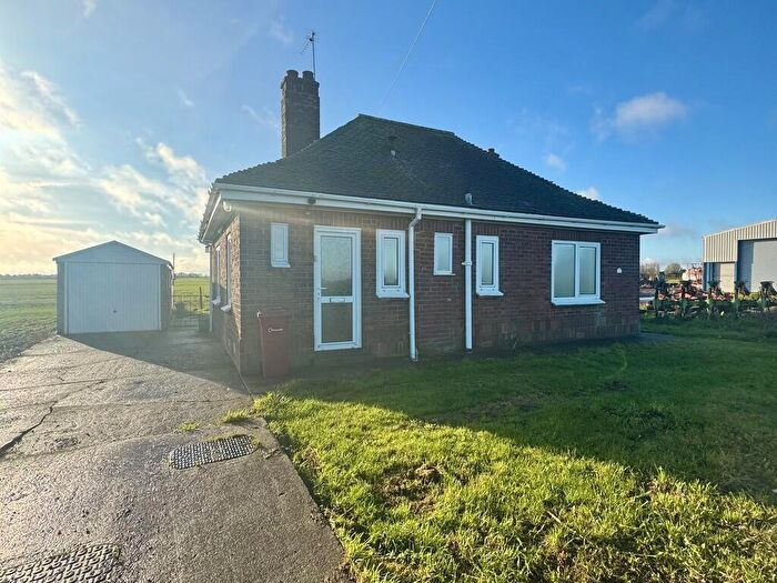 3 Bedroom Detached Bungalow To Rent In Oxmarsh Lane, New Holland, DN19