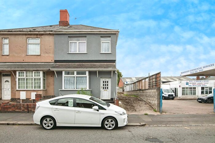 4 Bedroom Semi-Detached House For Sale In Bearwood Road, Smethwick, B66