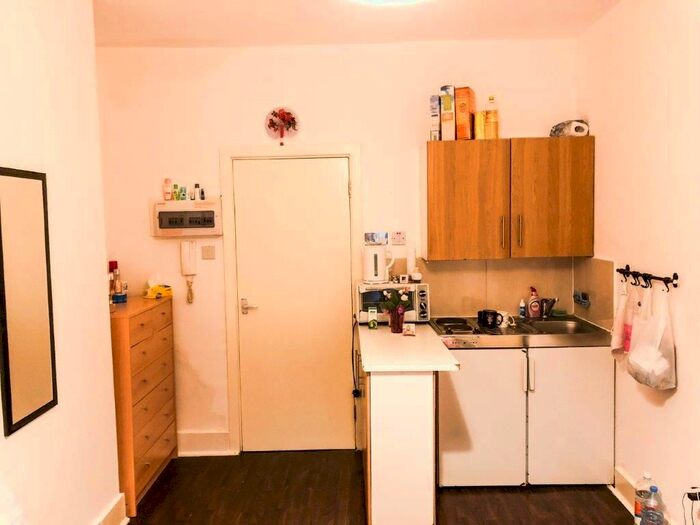 Studio To Rent In Carleton Road, Camden N7