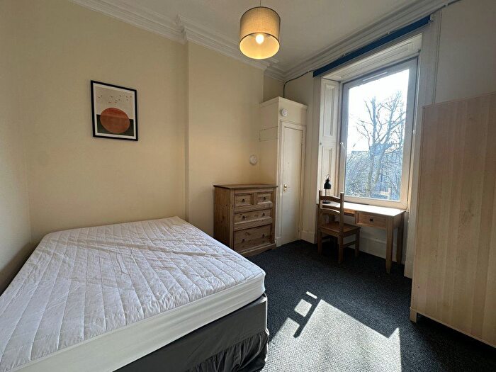 3 Bedroom Flat To Rent In Brougham Street, Edinburgh, EH3