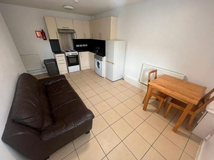 2 Bedroom Flat To Rent In Oxford Street, Swansea, SA1