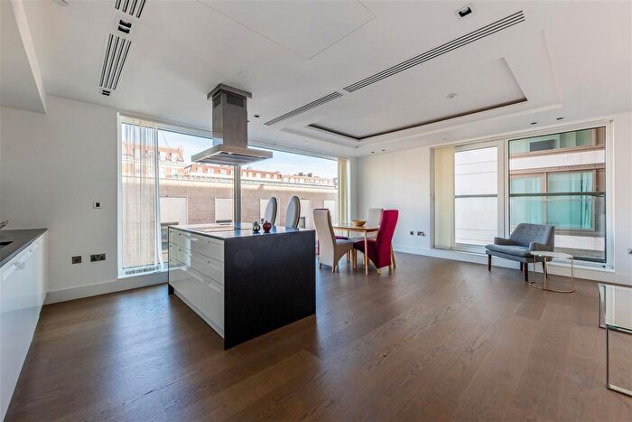 2 Bedroom Flat For Sale In Kensington High Street, London, W14