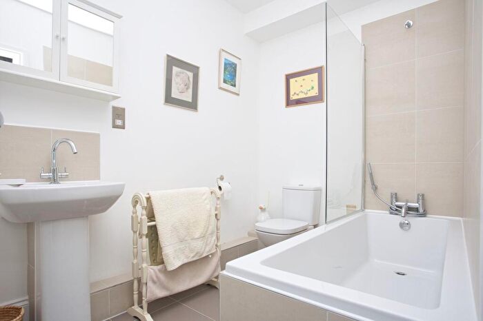 2 Bedroom Flat For Sale In Eversley Park, Folkestone, CT20
