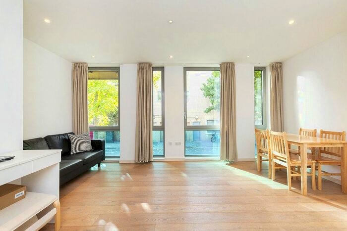 2 Bedroom Flat To Rent In Trematon Building, Trematon Walk, Kings Cross, London, N1