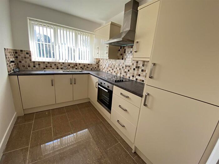2 Bedroom Maisonette To Rent In Tame Rise, Oldbury, West Midlands, B68