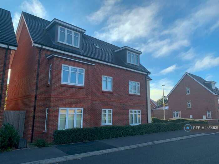 2 Bedroom Flat To Rent In Faringdon Road, Earley, Reading, RG6