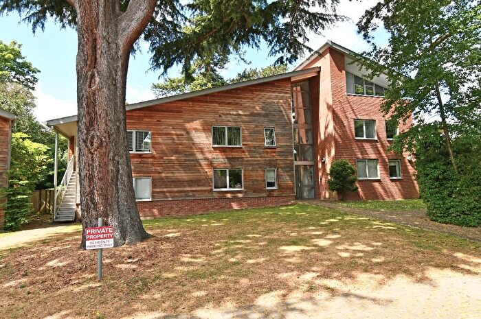 2 Bedroom Apartment For Sale In Upper Marsh Lane, Hoddesdon, Hertfordshire, EN11