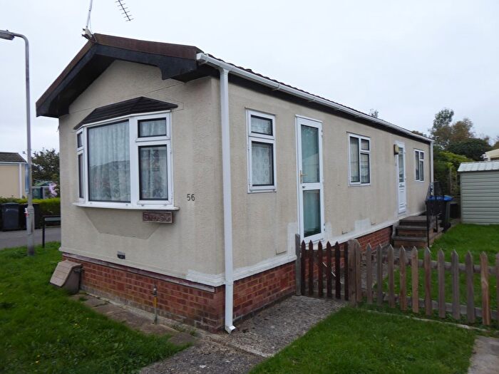 2 Bedroom Mobile/park Home For Sale In Penton Park, Chertsey, KT16