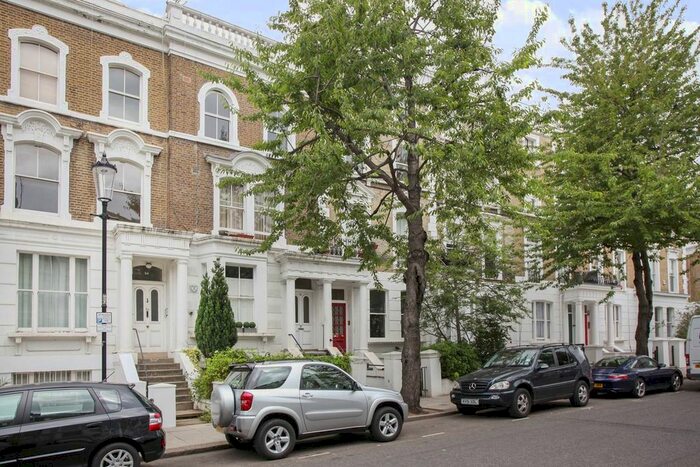2 Bedroom Flat To Rent In Blenheim Crescent, Notting Hill, London, W11