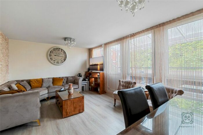 3 Bedroom Flat To Rent In Tanners End Lane, London, N18