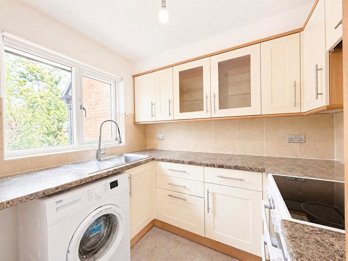 2 Bedroom Maisonette To Rent In Weavers Close, Isleworth, TW7