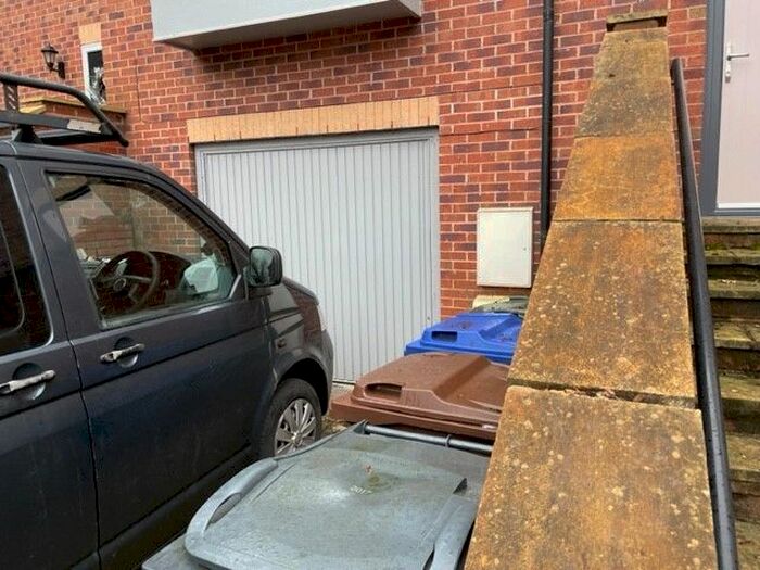 4 Bedroom Town House To Rent In Redbrook Mill Close, Barnsley, S75