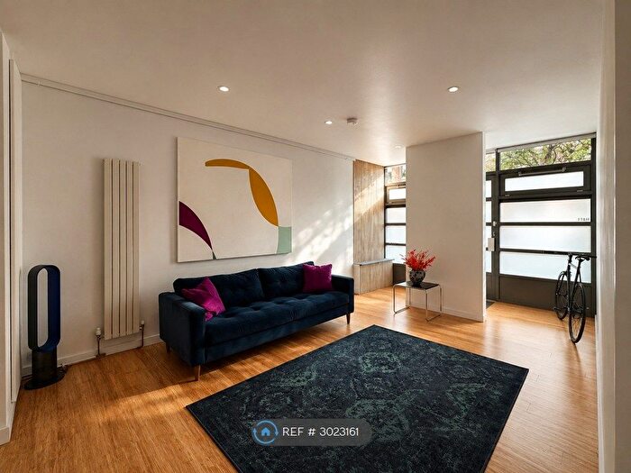 2 Bedroom Maisonette To Rent In Teesdale St, London, E2