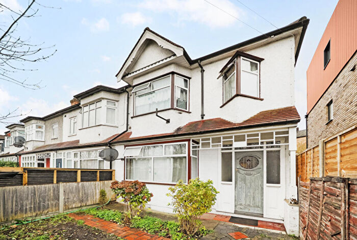 3 Bedroom House For Sale In Downhills Way, N17