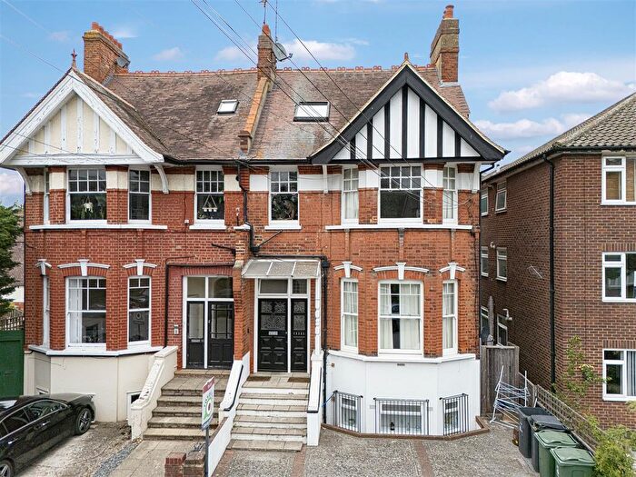 1 Bedroom Flat To Rent In Connaught Avenue, Chingford, E4