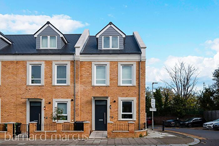 3 Bedroom Flat To Rent In Lyham Road, London, SW2