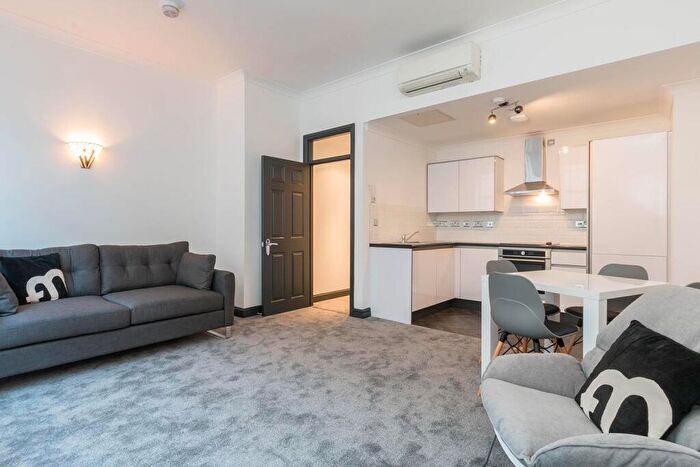 1 Bedroom Apartment To Rent In Burne Jones House, Bennetts Hill, B2