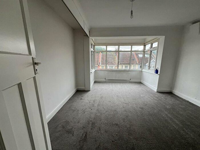 3 Bedroom Detached House To Rent In Boundary Road, Chatham, ME4