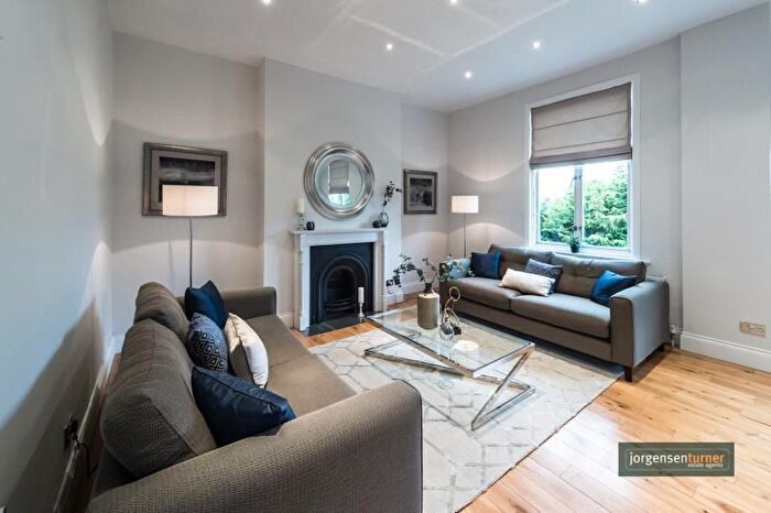3 Bedroom Flat To Rent In Cavendish Road, London, NW6