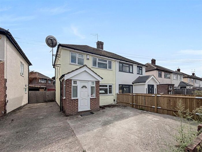 3 Bedroom Semi-detached House For Sale In Green Lane, Feltham, TW13