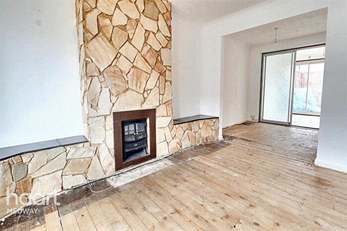 4 Bedroom Semi-Detached House To Rent In Chartwell Close, Rochester, ME2