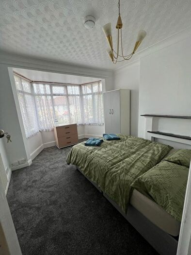 5 Bedroom Terraced House To Rent In Old Kenton Lane, London, NW9