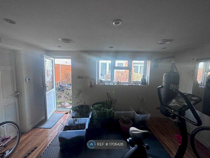 3 Bedroom Semi-Detached House To Rent In Derby Avenue, Harrow, HA3