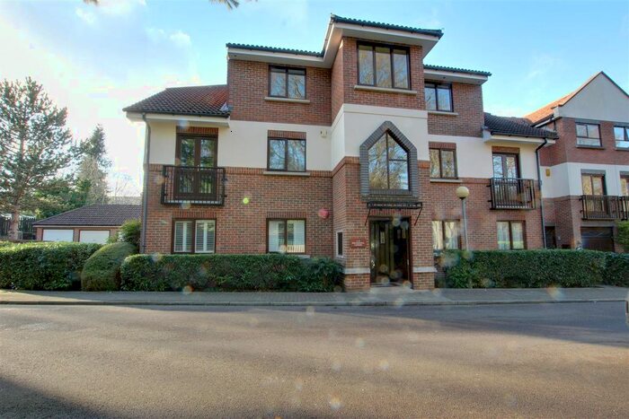 2 Bedroom Flat To Rent In Brook Park Close, London N21