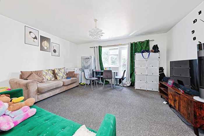 2 Bedroom Flat For Sale In Eaton Road, Margate, Kent, CT9