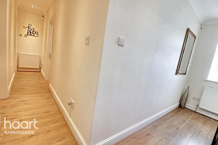 4 Bedroom End Of Terrace House For Sale In Eastern Avenue, Newbury Park, IG2