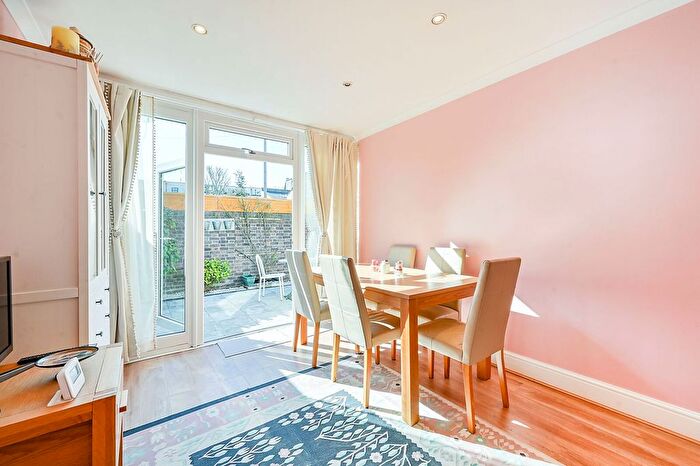 1 Bedroom Flat To Rent In Springvale Terrace, Brook Green, London, W14