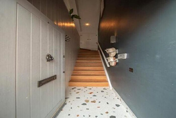 1 Bedroom Barn Conversion To Rent In Becketts Lane, Chester, CH3