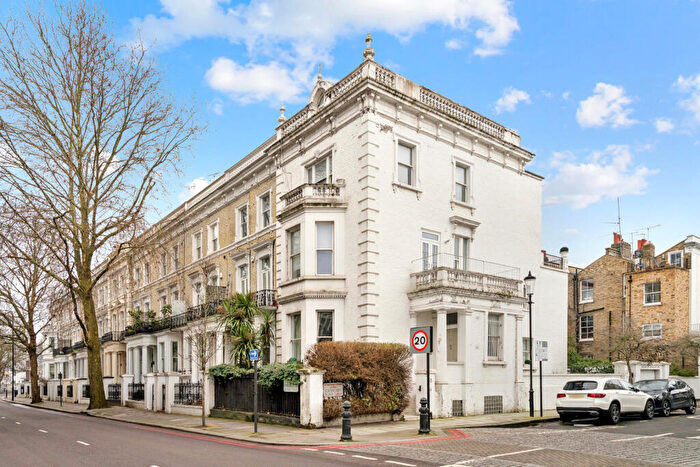 2 Bedroom Maisonette For Sale In Cathcart Road, London, SW10