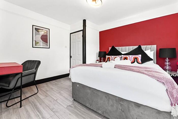 2 Bedroom Flat To Rent In Addison Way, London, NW11
