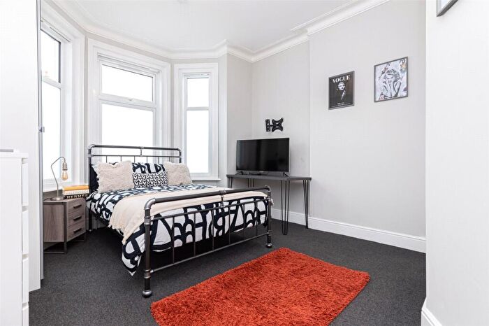 Flat To Rent In Morris Road, Southampton, Hampshire, SO15
