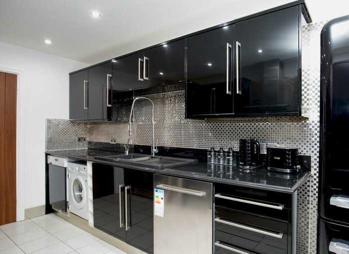 3 Bedroom Apartment To Rent In North Quay, Wapping Quay, L3