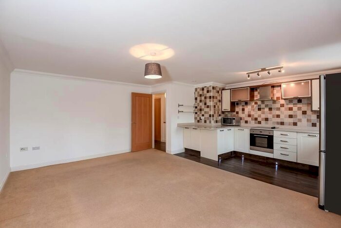 2 Bedroom Flat To Rent In Savile Court, Bracknell, RG12